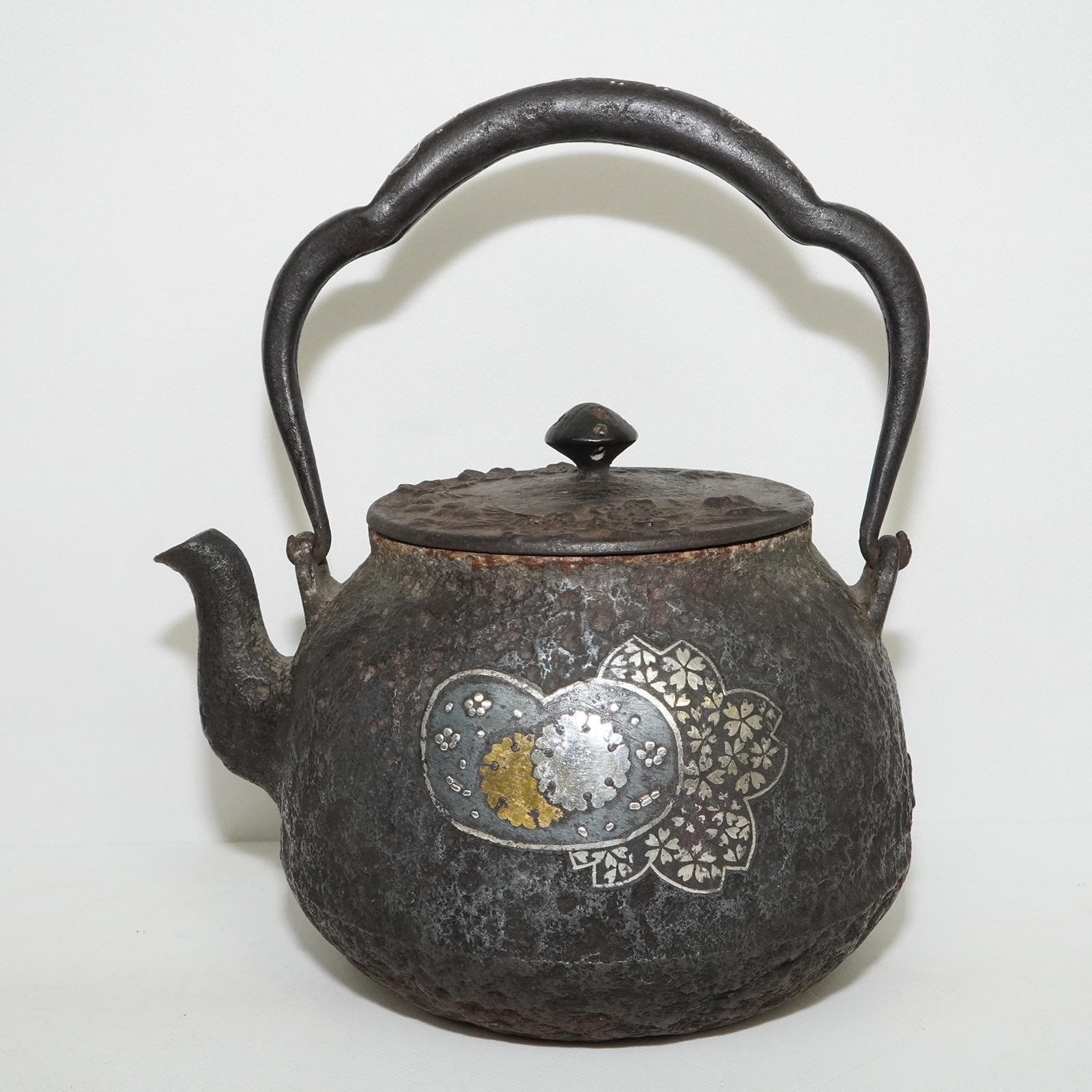 【買取実績】龍文堂の鉄瓶をお買取りしました|古い鉄瓶・煎茶道具も丁寧に査定いたします
